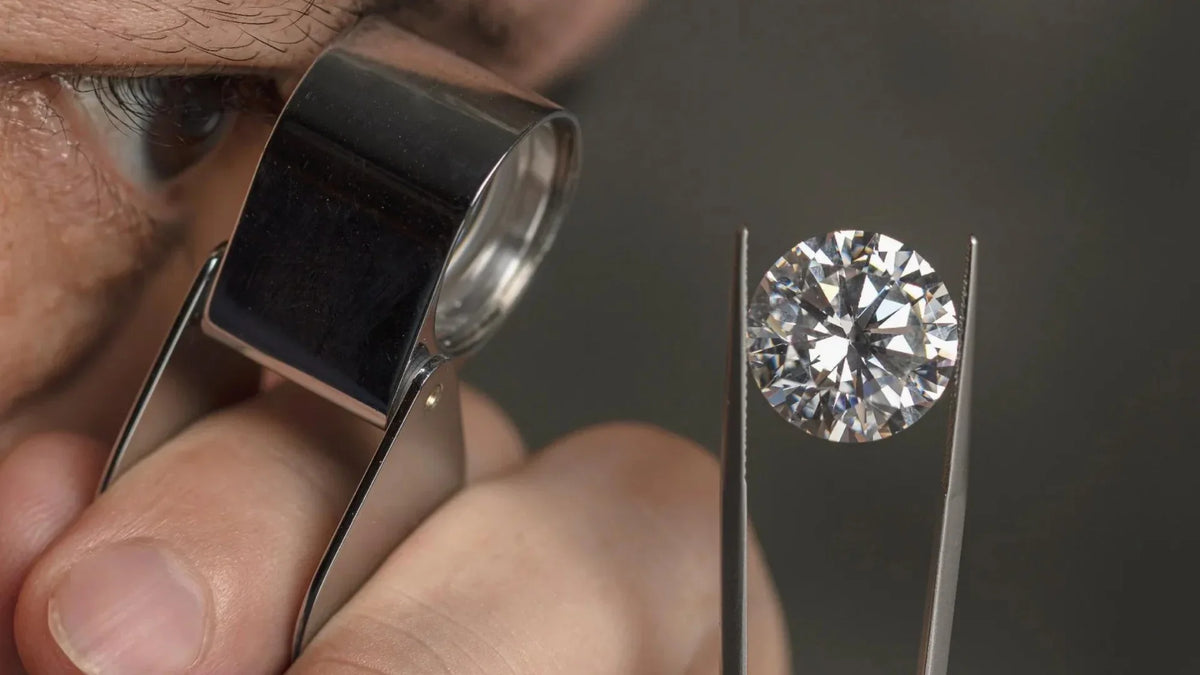 Lab-grown vs natural diamond engagement rings guide by DEASTRA