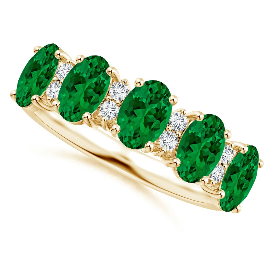 Oval Emerald and Round Diamond Wedding Ring in 14K yellow gold, 4mm stone