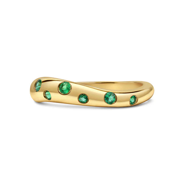 Green Emerald Inlay Curve Ring in 18K Gold – Elegant Stackable Band